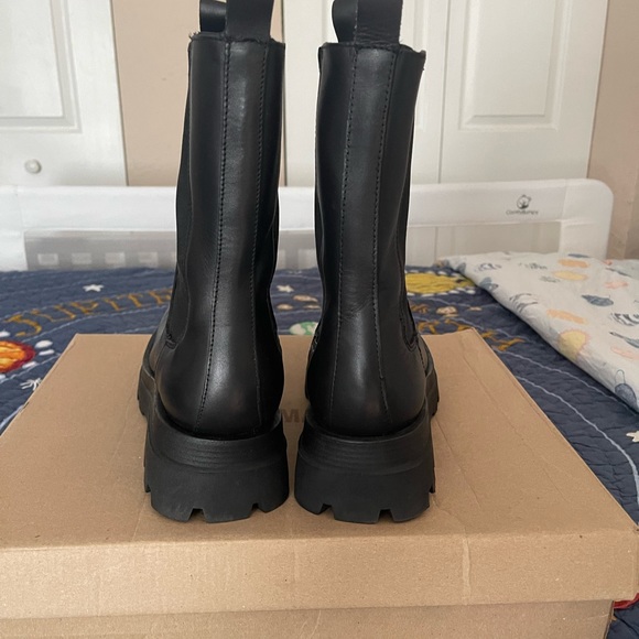 NIB Steve Madden Explorer lug sole chunky boots sz 8.5 - Picture 4 of 8